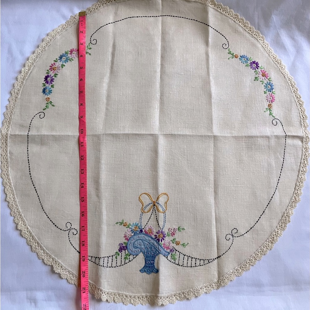 VINTAGE Embroidered Round Linen Tablecloth Diolies with Hand Embroidered… - Picture 7 of 8